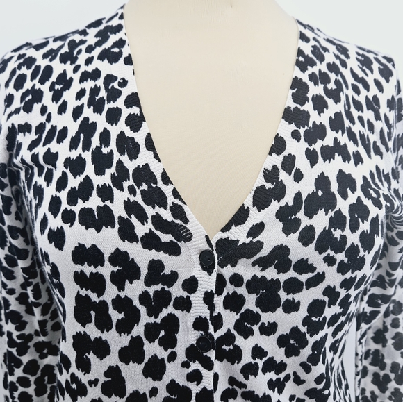 LOFT Snow Leopard V-Neck Cardigan Sweater in Black and White Size Small - Picture 3 of 10
